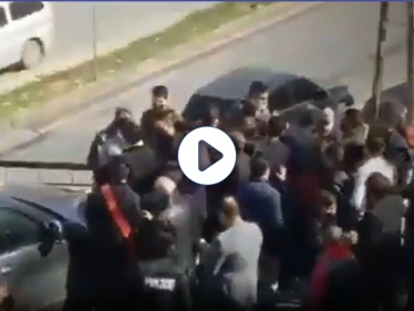 مشاجرة بين أعضاء اللامركزية حول أحقية أخذ صورة مع وزير الصحة الأردني (فيديو)