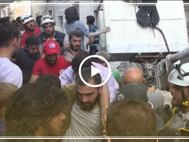 مشاهد من القصف على مدينة أريحا جنوبي إدلب أسفر عن قتلى وجرحى مدنيين (فيديو)