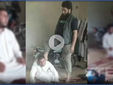 مقاتل سابق بتحرير الشام يدوس رأس إمام مسجد بمنزله.. تفاصيل الحادثة التي هزّت إدلب (فيديو)