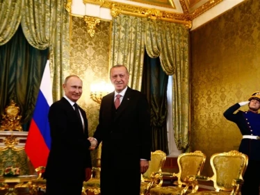 تراشق الاتهامات بين بوتين وأردوغان بشأن إدلب.. ومداعبات جانبية حول التعاون العسكري!!