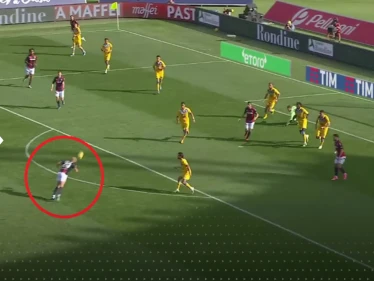 شاهد|| بضربة رأس.. مدافع نادي بولونيا يسجل هدفاً نادراً في الدوري الإيطالي