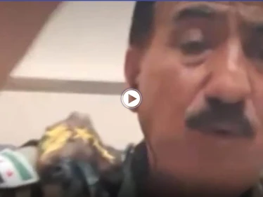 بالفيديو|| خلال بثٍّ مباشر مذيع يحرج قيادياً بفصائل المعارضة السورية الموالية لتركيا بسؤال.. والمفاجأة بردة فعل الأخير