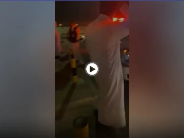 بالفيديو|| مواطن سعودي ينقذ عائلة كويتية تعرضت لهجوم أمام مستشفى عام والشرطة تسانده