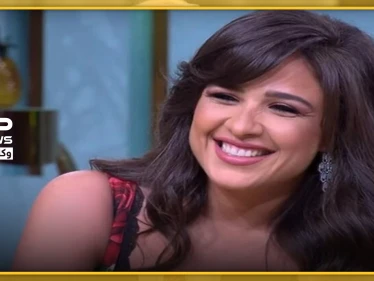 بالصور|| فنانة مصرية تجاهر بعلاقة حميمية مع زميلٍ يصغرها ب10 سنوات وشقيقها يهدّد