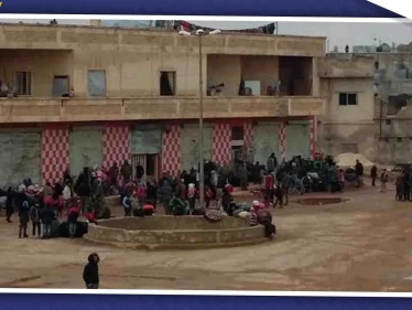 نازحي جنوب إدلب يصلون كفريا والفوعة.. ويخيمون بالطرقات والأراضي الزراعية