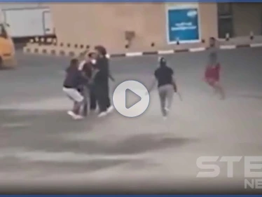 بالفيديو|| مشاجرة بالسيوف في الكويت بمنطقة خالية.. ودهس بالسيارات