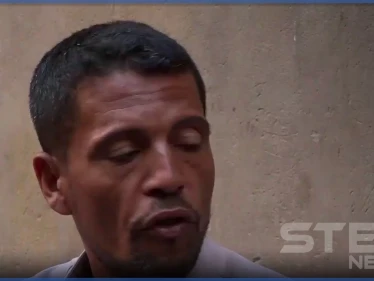 بالفيديو|| بينهم سوري.. مصري مفرج عنه من ليبيا يكشف تفاصيل اختطافه وتعذيبه على يد الميليشيات