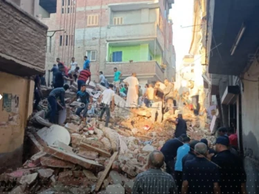 انهيار عقارين في مصر خلال ساعات والبحوث الفلكية تنفي "التسونامي"