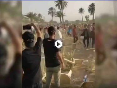 بالفيديو|| "معركة أم الكراسي"... الأهالي يطردون مرشحي الانتخابات البرلمانية العراقية