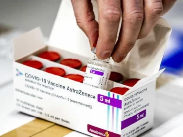 وفاة 7 أشخاص من متلقي لقاح أسترازينيكا في بريطانيا بجلطات في الدم