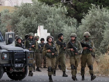 بالفيديو|| مواجهات وساحة حرب بين شبان فلسطينيين والقوات الإسرائيلية في نابلس