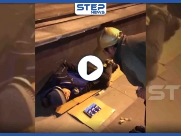 قصّة عنصرية جديدة.. تركي يسخر من طفلة سورية بائعة للمناديل تفترش الأرض (فيديو)