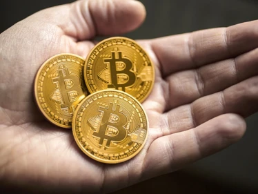 عملة البتكوين تفقد من قيمتها وتسجل تراجعاً كبيراً