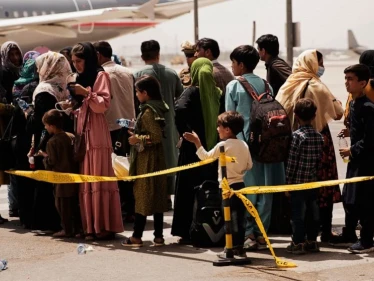 طالبان تكشف شروطها للسماح بمغادرة كابل.. والأردن يوضح مصير الأفغانيين الموجودين على أراضيه