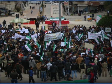 مظاهرة في مدينة جسر الشغور غرب إدلب بذكرى الثورة السورية