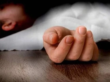 لأنها لم تستطع شراء ملابس العيد.. طفلة سورية تنهي حياتها بريف ديرالزور
