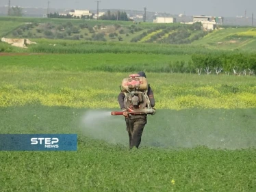 رش المبيدات الزارعة في ريف حماة - وكالة ستيب نيوز