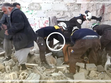مشاهد مؤلمة من المجزرة بفعل الغارات الجوية على بلدة تلمنس جنوب إدلب