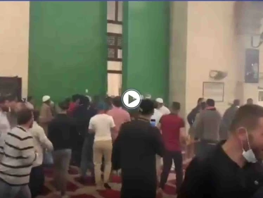 بالفيديو || اقتحام المسجد الأقصى يخلف مئات الجرحى.. وإدانات عربية ودولية وعباس يدعو لانعقاد مجلس الأمن
