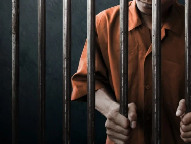 هيئة القانونيين لستيب: "اعتراف الأسد بوجود مظلومين بسجونه يستوجب الوقوف دوليًّا" - وكالة ستيب نيوز