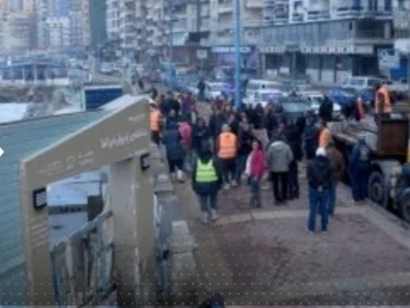 مصر ترفع حالة الطوارئ بعد تشقق أراض في الإسكندرية.. ما علاقة زلزال تركيا المدمر بذلك؟