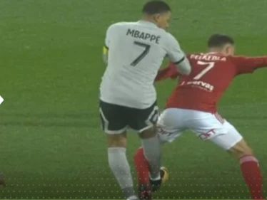 بالفيديو|| ما فعله مبابي مع لاعب جزائري يثير ضجة واسعة على التواصل الاجتماعي
