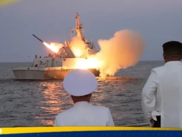 زعيم كوريا الشمالية غاضب بسبب فشل إطلاق سفينة حربية: إهمال لا يغتفر