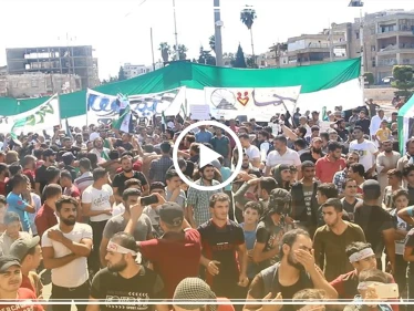 مظاهرات حاشدة في إدلب ضد اللجنة الدستورية والنظام السوري (فيديو)
