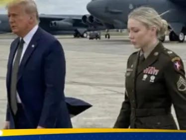 ضابطة شقراء ظهرت مع ترامب تشعل التواصل الاجتماعي و