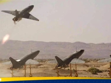 الجيش الإسرائيلي ينذر بإخلاء 3 موانئ يمينة فورا.. والحوثي يستهدف مطار بن غوريون