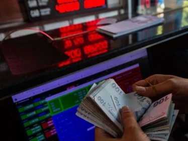 الليرة التركية تهبط إلى سعر جديد وسط تخوّف من قرار المركزي التركي القادم