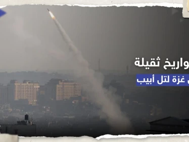شاهد || بينها صواريخ ثقيلة.. رشقة جديدة من غزة ودمار في جنوب تل أبيب