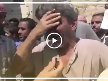 شاهد بالفيديو|| رجل مسن غلبه البكاء "أدخلونا على تركيا أو أوقفوا البراميل، لِمَ تبيعون وتشترون بنا؟"