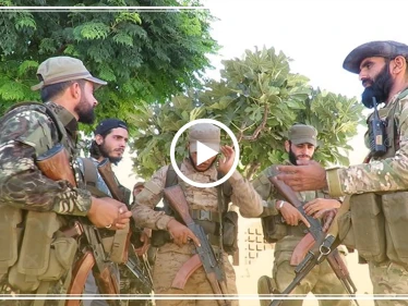 جانب من تجهيزات قوات المعارضة خلال التوجه لقتال النظام على محاور خان شيخون جنوب ادلب