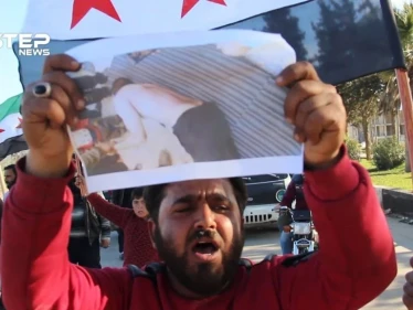 مظاهرة ضد تحرير الشام وحكومة الإنقاذ في إدلب تنديداً بمقتل الشاب "مروان عمقي"