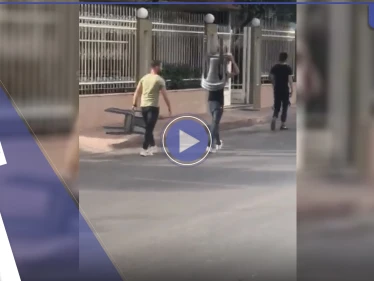 بالفيديو|| الشعب يسقط هيبة مسؤول في لبنان ويبرحه ضرباً وآخرين يستردون حقوقهم بـ"أيديهم"