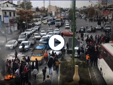 اقتحام مبنى حكومي في إيران.. وحملة تدعو للاحتجاج بعد سقوط قتلى على يد السُلطات (فيديو وصور)