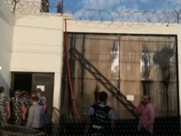 "احتجزوا ضابط أمن".. تمرد بسجن زحلة اللبناني وسقوط قتلى وجرحى (صور)