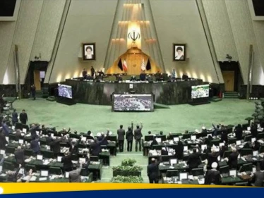 البرلمان الإيراني يتخذ خطوة غير مسبوقة ردا على إعادة فرض العقوبات