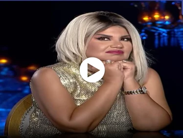 بالفيديو|| الإعلامية بوسي شلبي تفاجئ الجمهور بتصرف غريب على الهواء