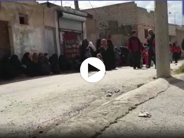 بالفيديو|| أزمة رغيف الخبز تلقي بظلالها على أهالي الطبقة في أول أيام رمضان