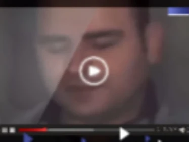 شرطي تركي "يُهين" الصلاة بقوله "أتاتورك أكبر" بدلاً من الله أكبر.. ونشطاء يهاجمونه (فيديو)