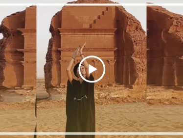 شاهد بالفيديو | روسية ترقص في مدائن صالح تشجعيًا على السياحة في السعودية