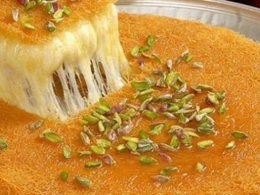 طريقة عمل الكنافة بأشهى أنواعها وعلى طريقة الشيفات السرية