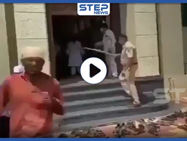 بالفيديو|| الشرطة الباكستانية تنهال بالضرب على مصلين خرقوا الحجر الصحي.. وباكستاني يقتل "كورونا" بالعصا!