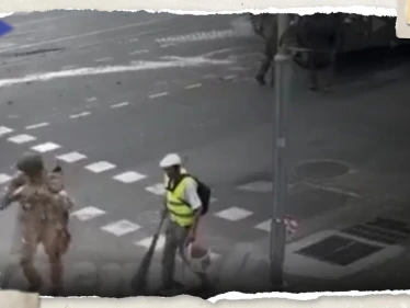 بالفيديو|| عامل نظافة يصبح حديثًا للعالم خلال صراع فاغنر والقوات الروسية.. شاهد ماذا فعل