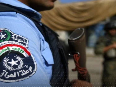 فيديو لـ عراقي يضـرب طفليه وهما نائمين ويجبرهما على شتم والدتهما يُحرّك السلطات