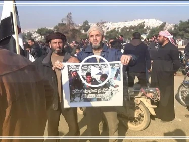 مظاهرات في معبر باب الهوى شمال ادلب تنديداً بصمت تركيا عن مجازر روسيا في إدلب