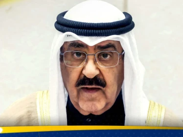شاهد|| أمير الكويت يلفت الأنظار بتفاعله مع "العرضة القطرية" في الدوحة