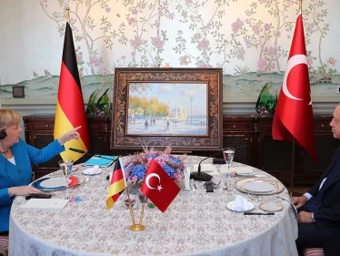 أردوغان يتلقى وعوداً من ميركل في آخر زيارة رسمية لها لتركيا وتبادل الآراء حول المهاجرين